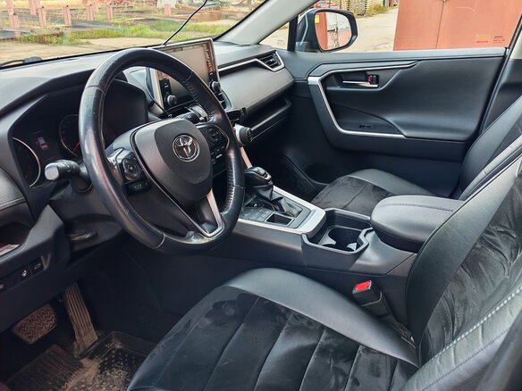 2020 Toyota RAV4 V (XA50), чёрный, 2980000 рублей - вид 4
