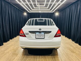 2005 Nissan Tiida Latio I, белый, 599999 рублей, вид 5