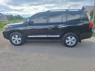 2013 Toyota Land Cruiser 200 Series Рестайлинг 1, чёрный, 4230000 рублей, вид 3
