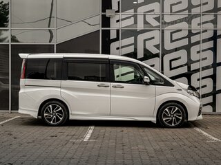 2017 Honda Stepwgn V, белый, 1990000 рублей, вид 5