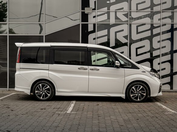 2017 Honda Stepwgn V, белый - вид 4