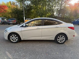 2015 Hyundai Solaris I Рестайлинг, бежевый, 900000 рублей, вид 4