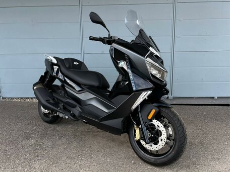 2023 BMW C 400 GT, чёрный, 895000 рублей, вид 3