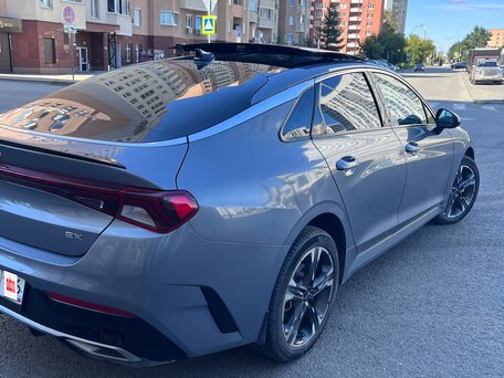 2020 Kia K5 III, серый, 2150000 рублей, вид 4