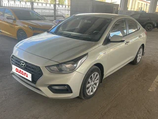 2018 Hyundai Solaris II, бежевый, 1150000 рублей, вид 2
