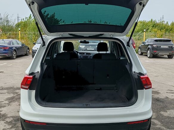 2017 Volkswagen Tiguan II, белый - вид 6