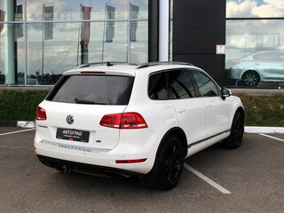 2011 Volkswagen Touareg II, белый, 1650000 рублей, вид 4