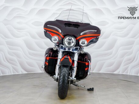 2017 Harley-Davidson CVO Limited, красный, 1977000 рублей, вид 4