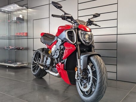 2023 Ducati Diavel V4, красный, 3150000 рублей, вид 3