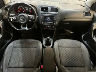 2018 Volkswagen Polo V Рестайлинг, серебристый, 1080000 рублей, вид 5