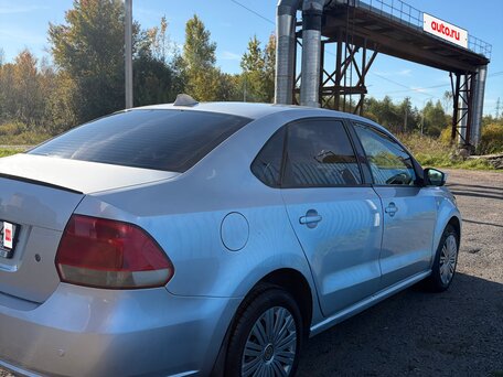 2014 Volkswagen Polo V, серебристый, 550000 рублей, вид 3