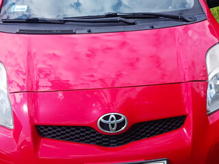 2010 Toyota Yaris II Рестайлинг, красный, 600000 рублей, вид 1