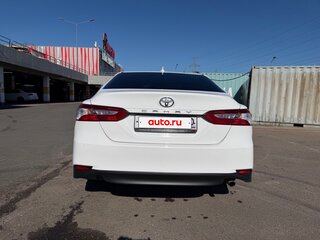 2018 Toyota Camry VIII (XV70), белый, 2350000 рублей, вид 3