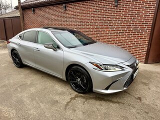 2022 Lexus ES 350 VII Рестайлинг, серый, 3990000 рублей, вид 3
