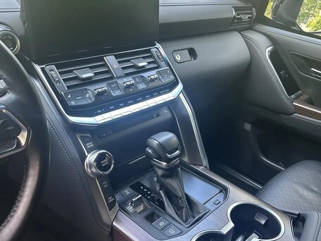 2023 Toyota Land Cruiser 300 Series, чёрный, 19500000 рублей, вид 3