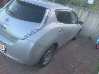 2011 Nissan Leaf I (ZE0/AZE0), серебристый, 1400000 рублей, вид 4