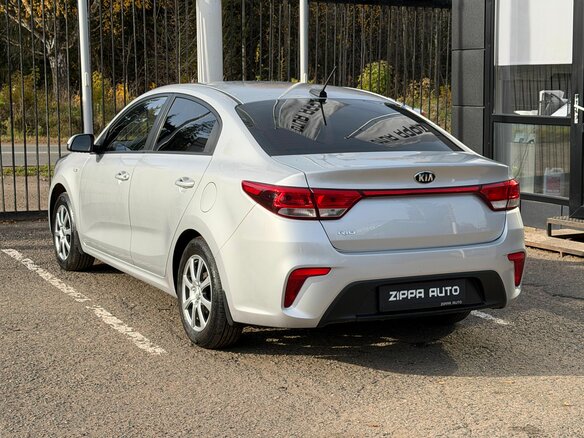 2018 Kia Rio IV, серебристый, 1209000 рублей - вид 5