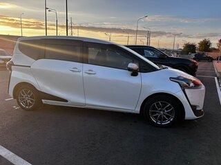 2017 Toyota Sienta II, белый, 1380000 рублей, вид 4