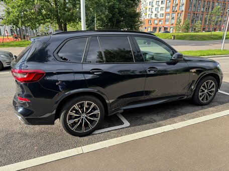 2020 BMW X5 30d IV (G05/G18), чёрный, 5050000 рублей, вид 2