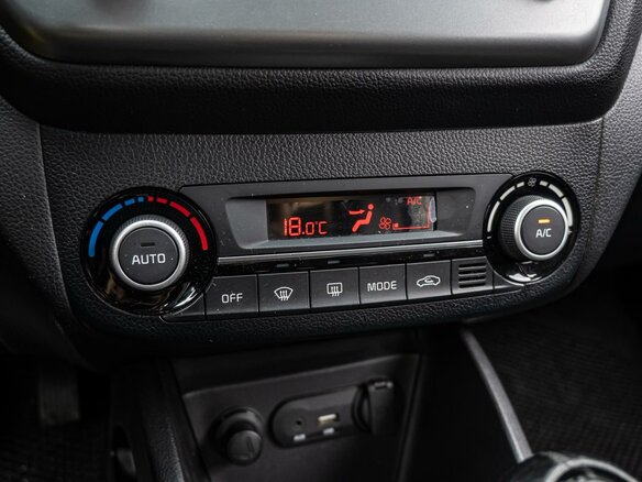 2016 Kia Rio III Рестайлинг, белый, 1220000 рублей - вид 12