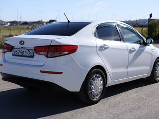 2016 Kia Rio III Рестайлинг, белый, 790400 рублей, вид 5