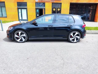 2018 Volkswagen Golf GTI VII Рестайлинг, чёрный, 2250000 рублей, вид 5