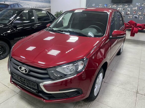 2026 Lada (ВАЗ) Granta I Рестайлинг, красный, 1150900 рублей - вид 1
