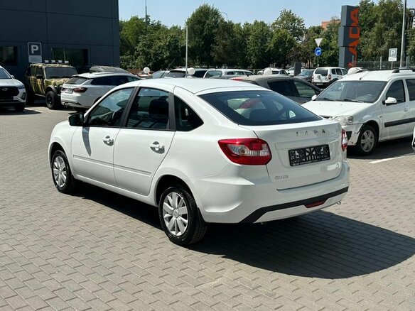 2026 Lada (ВАЗ) Granta I Рестайлинг, белый, 1126000 рублей - вид 7