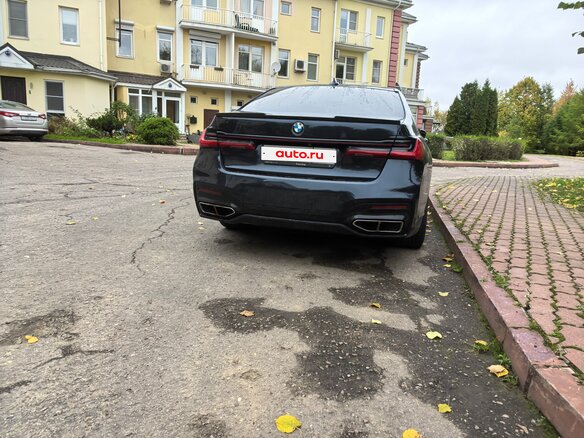 2017 BMW 7 серии Long 740Li xDrive VI (G11/G12), чёрный, 2950000 рублей - вид 4