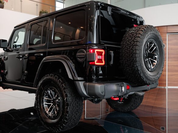 2026 Jeep Wrangler IV (JL) Рестайлинг, чёрный, 9200000 рублей - вид 9