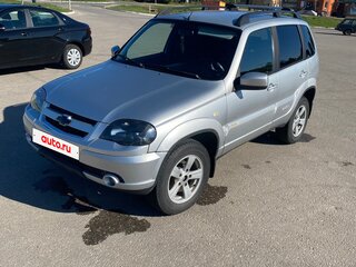 2017 Chevrolet Niva I Рестайлинг, серебристый, 740000 рублей, вид 2