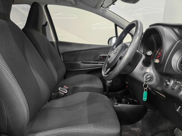2018 Toyota Vitz III (XP130) Рестайлинг 2, чёрный, 975000 рублей - вид 10