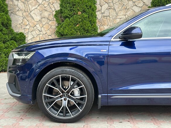 2018 Audi Q8 55 TFSI I (4M), синий, 3900000 рублей - вид 14