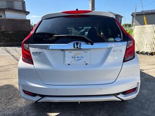 2019 Honda Fit III Рестайлинг, белый, 890217 рублей, вид 5
