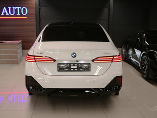 2025 BMW 5 серии 530i xDrive VIII (G60/G61/G68), белый, 7899000 рублей, вид 4