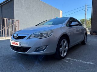 2010 Opel Astra J, серебристый, 530000 рублей, вид 1