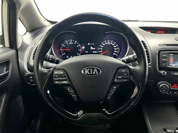 2019 Kia Cerato III Рестайлинг (Classic), белый, 1800000 рублей - вид 16