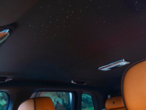 2026 Rolls-Royce Cullinan Black Badge I Рестайлинг (Series II), чёрный, 51300000 рублей - вид 17