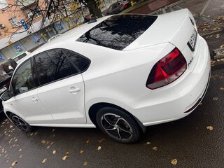 2017 Volkswagen Polo V Рестайлинг, белый, 1300000 рублей, вид 2