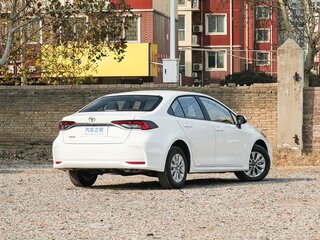 2022 Toyota Corolla XII (E210), белый, 1380000 рублей, вид 4