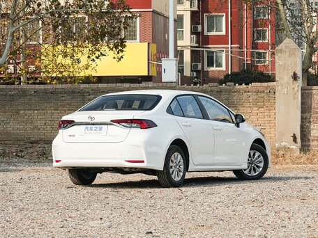 2022 Toyota Corolla XII (E210), белый, 1380000 рублей, вид 4
