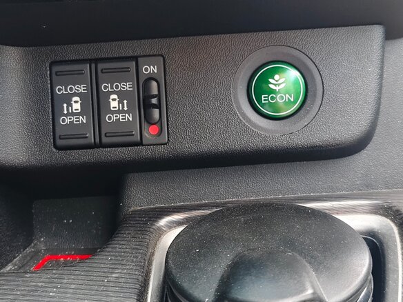 2019 Honda Stepwgn Spada V Рестайлинг, белый - вид 12