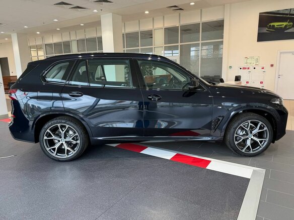 2026 BMW X5 Long 30Li IV (G05/G18) Рестайлинг, чёрный, 10000000 рублей - вид 2