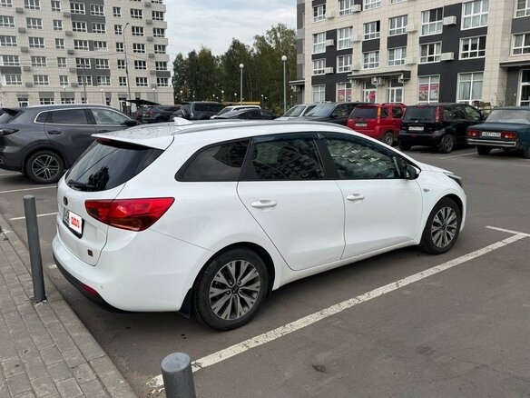 2017 Kia Ceed II Рестайлинг, белый, 1240000 рублей - вид 6