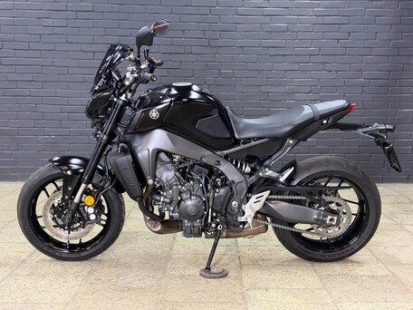 2021 Yamaha MT-09 (FZ-09), чёрный, 1055000 рублей, вид 4