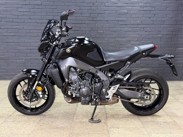 2021 Yamaha MT-09 (FZ-09), чёрный, 1055000 рублей - вид 3