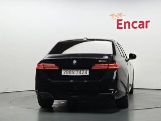2026 BMW 5 серии 523d xDrive VIII (G60/G61/G68), синий, 8090000 рублей, вид 4