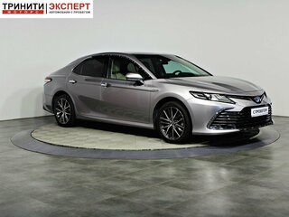 2021 Toyota Camry VIII (XV70) Рестайлинг, серебристый, 3497000 рублей, вид 3