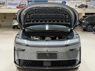 2026 Toyota bZ3X 58.3 kWh, серебристый, 2550000 рублей, вид 3