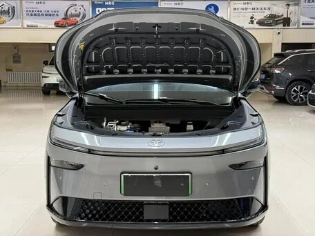 2026 Toyota bZ3X 58.3 kWh, серебристый, 2550000 рублей, вид 3